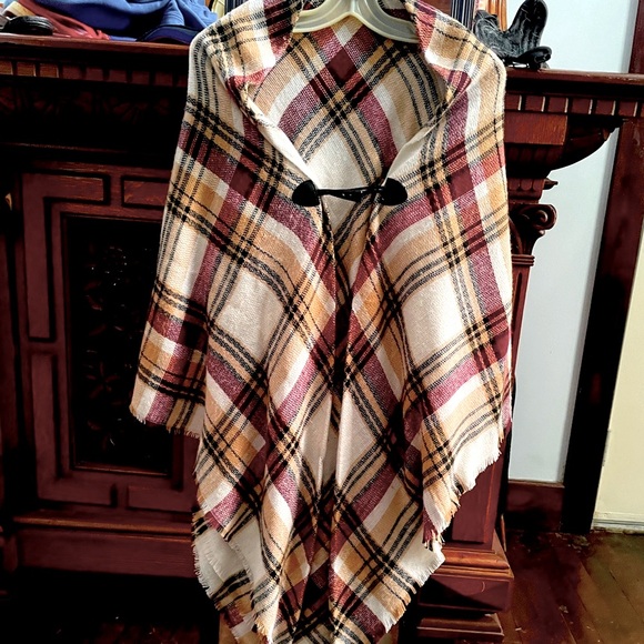 Max Studio plaid cape/ shawl with toggle closure. O/S - Picture 3 of 4